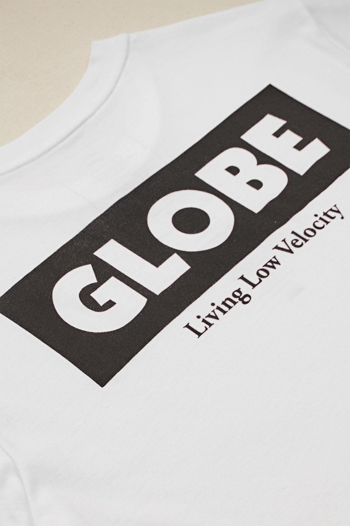 Camiseta Globe Living Low Velocity Blancas | Peru-728451